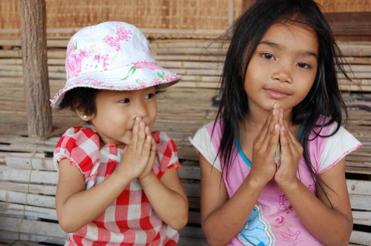 ילדים מקומיים בקמבודיה