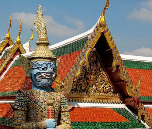 פסל בודהיסטי במקדש בתאילנד