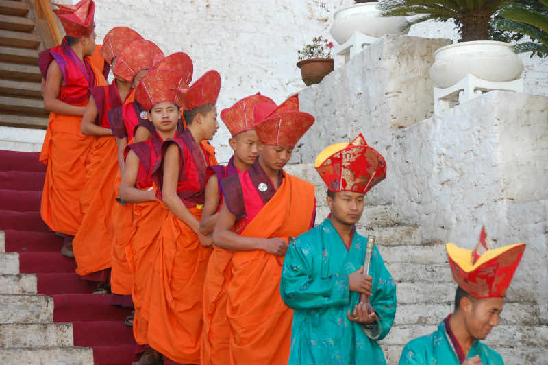 נזירים בטקס בבהוטן